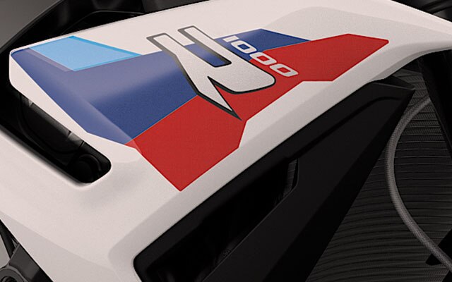 We see the M package with the M colours on the S 1000 R.