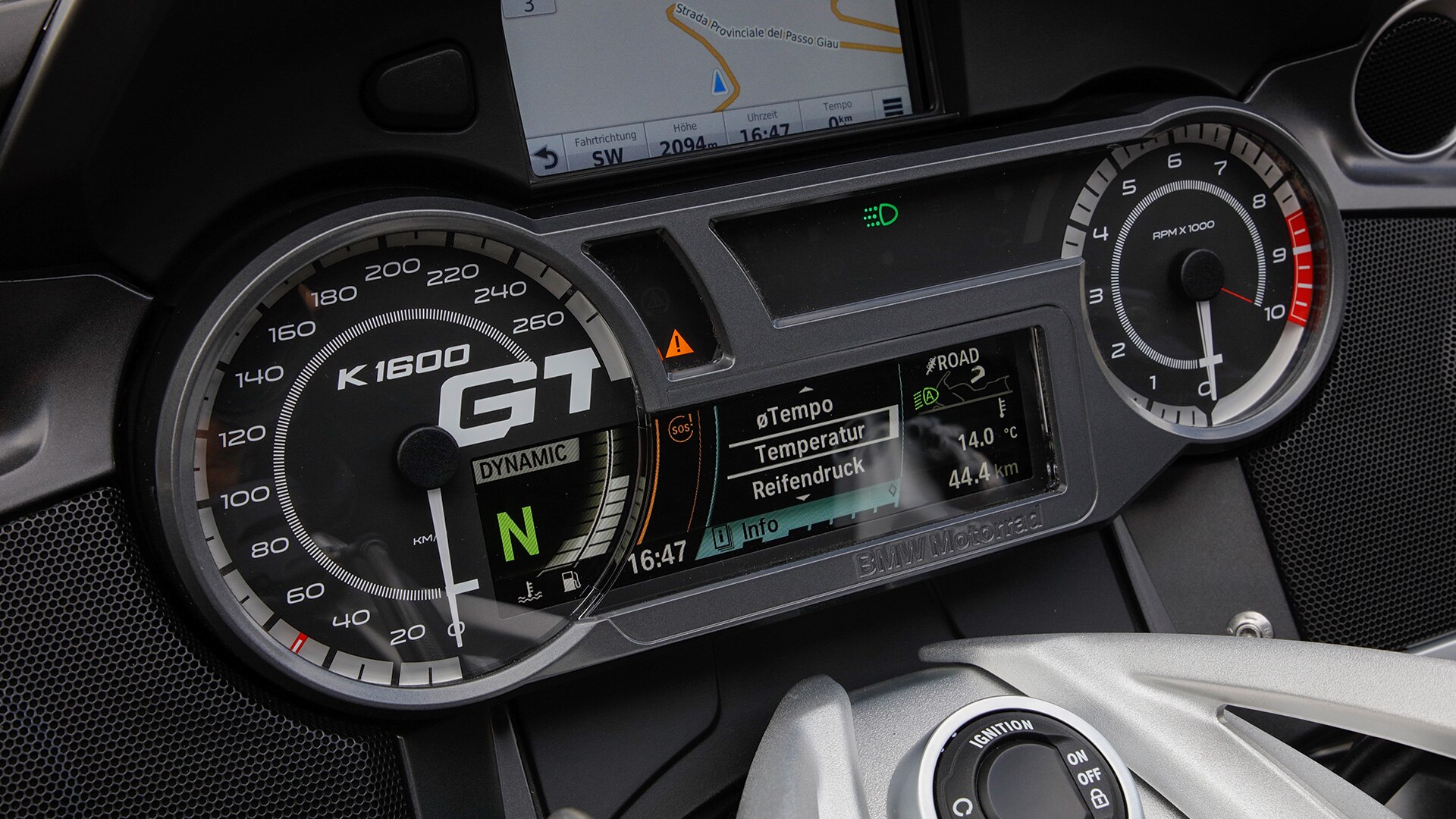 K 1600 GT cockpit
