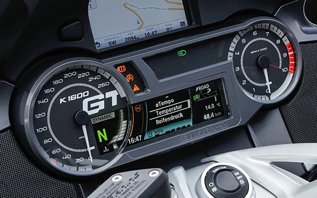 K 1600 GT cockpit