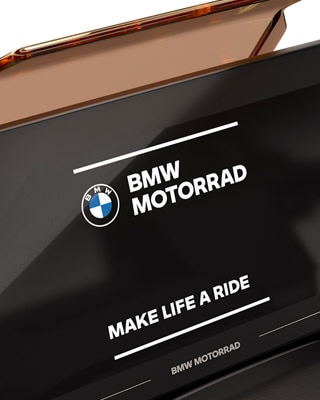TFT display with BMW Motorrad start-up animation.